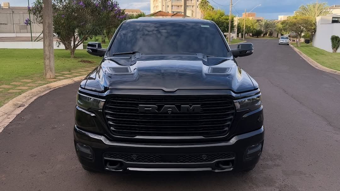 RAM 1500 Laramie Night Edition