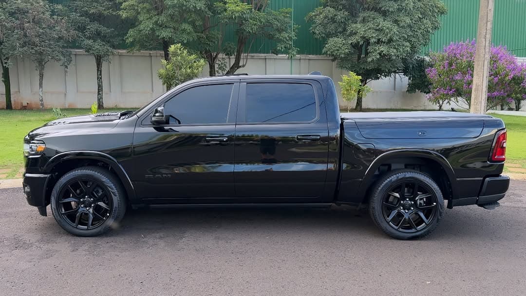 RAM 1500 Laramie Night Edition 3