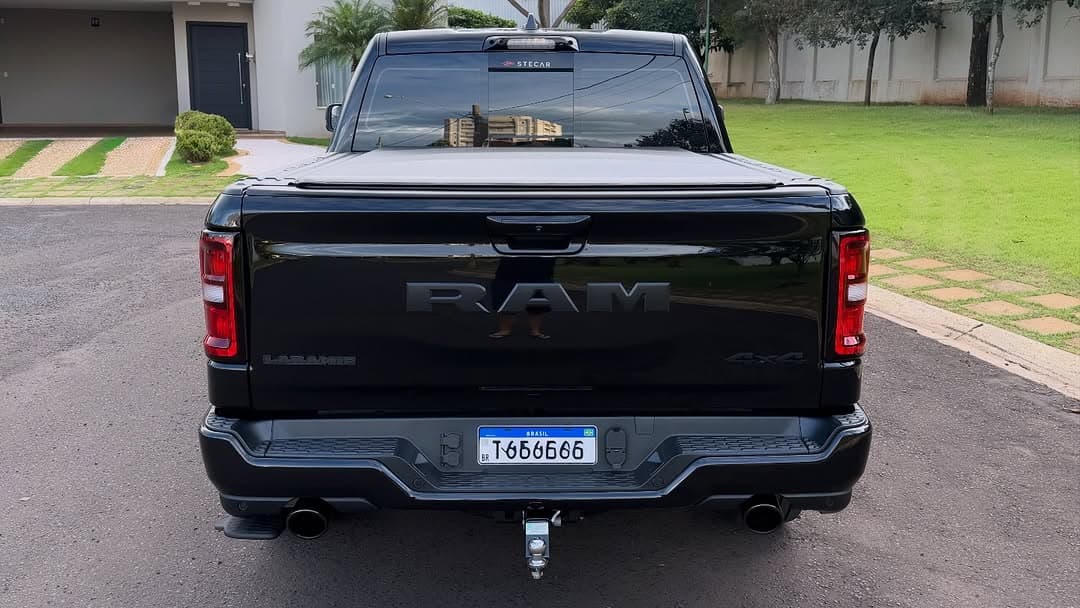 RAM 1500 Laramie Night Edition 5