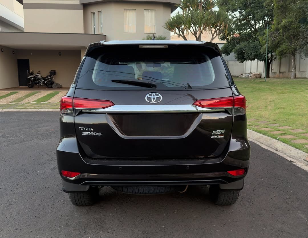 Toyota Hilux SW4 SR 2.7 5